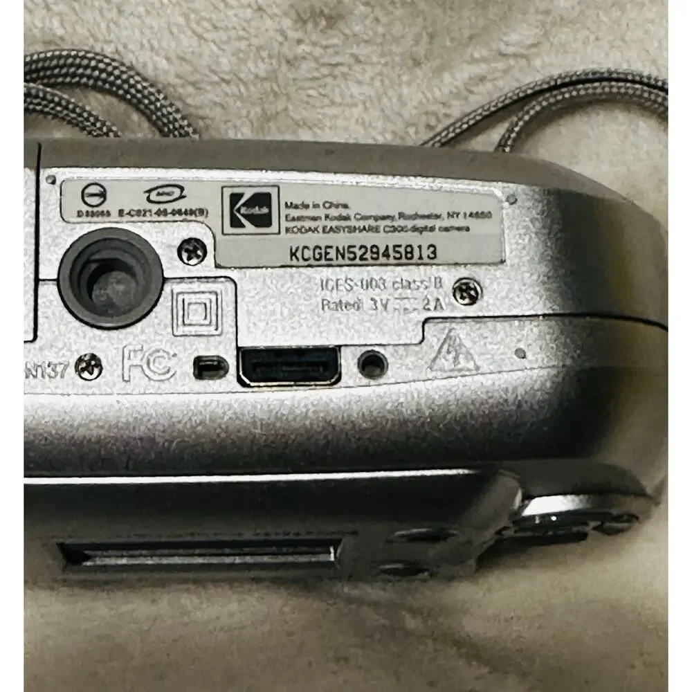 Kodak EasyShare C300 3.2MP Compact Digital Camera Silver Tested and Works Travel
